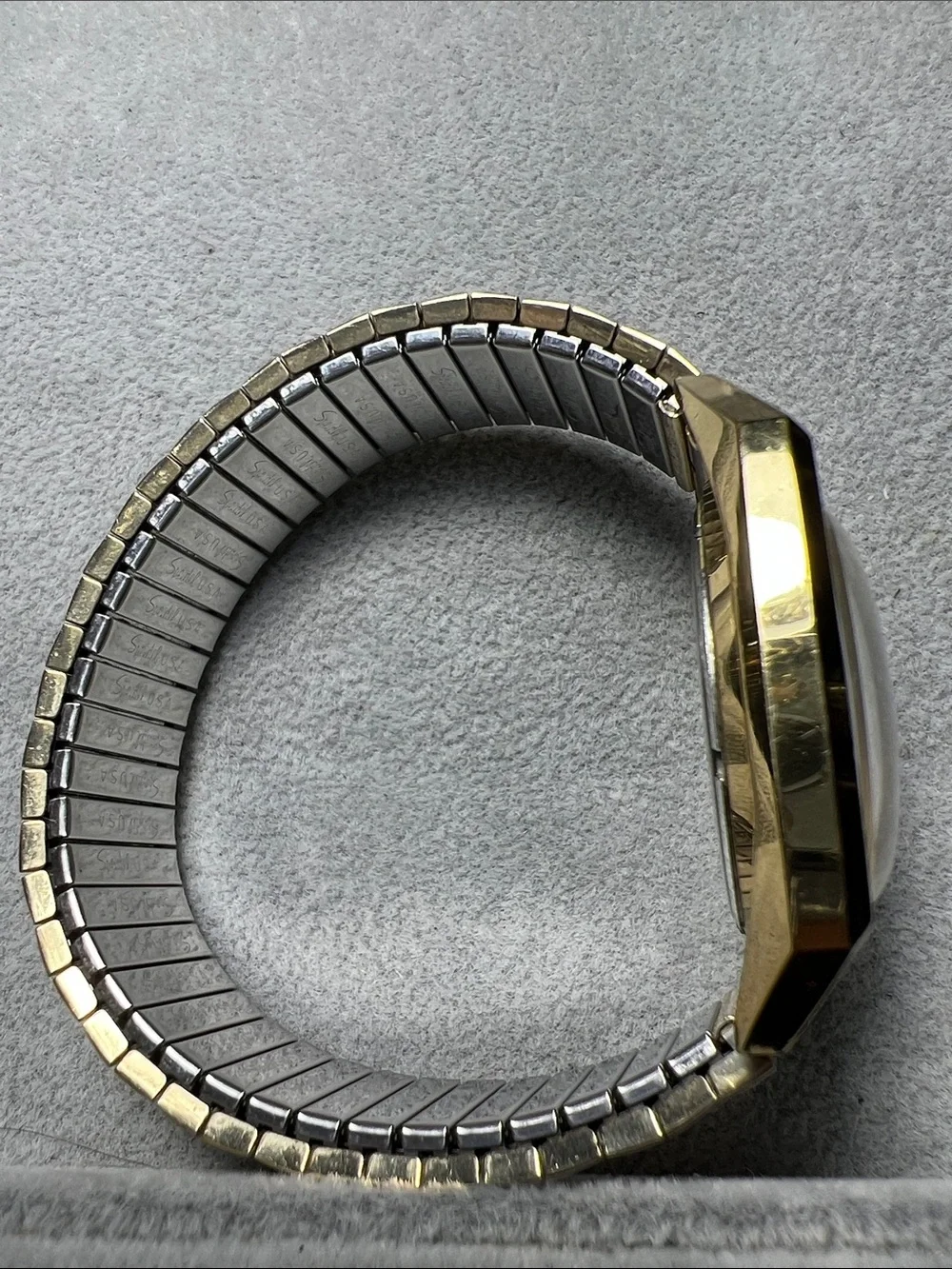 70s Caravelle Transistorized Gold Watch Vintage